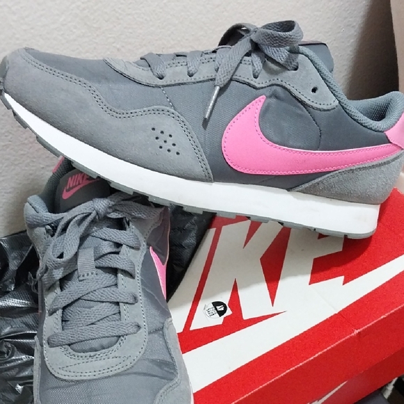 Nike Women's Sneakers in Gray and Pink - Picture 1 of 5